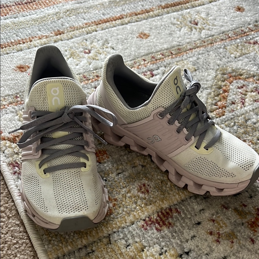On cloud Womens shoes